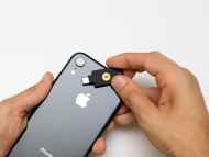 YubiKey 5C NFC IN USE TAP APPLE